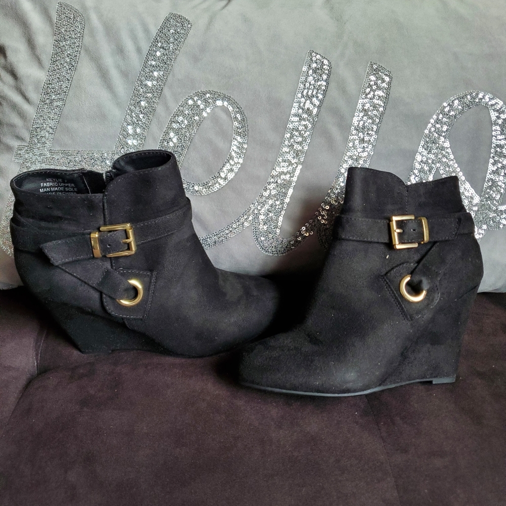 Black ankle boots, sz 7, suedette material